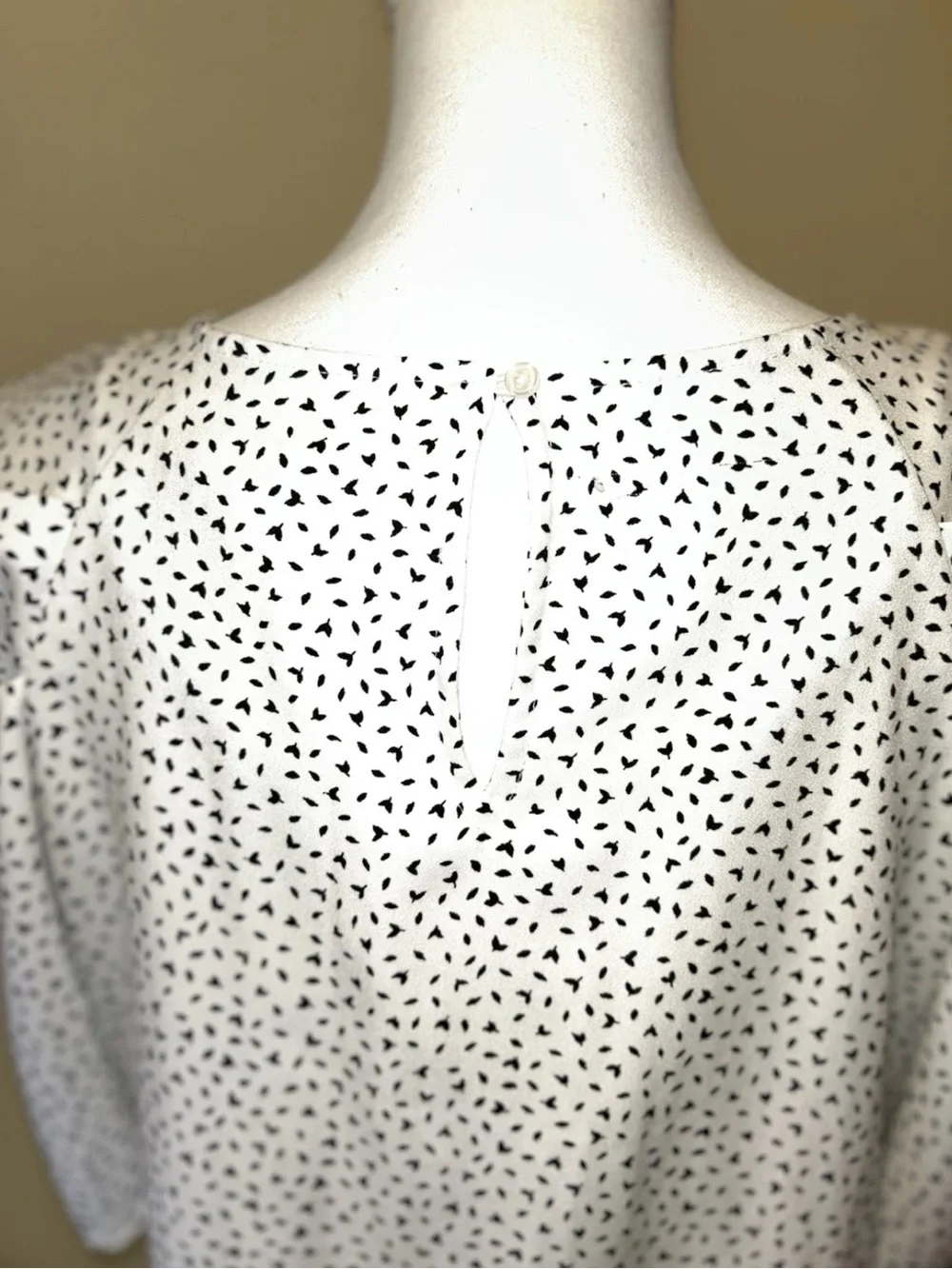 Banana Republic Medium White Black Abstract Geometric Fleck Puff Sleeve Top